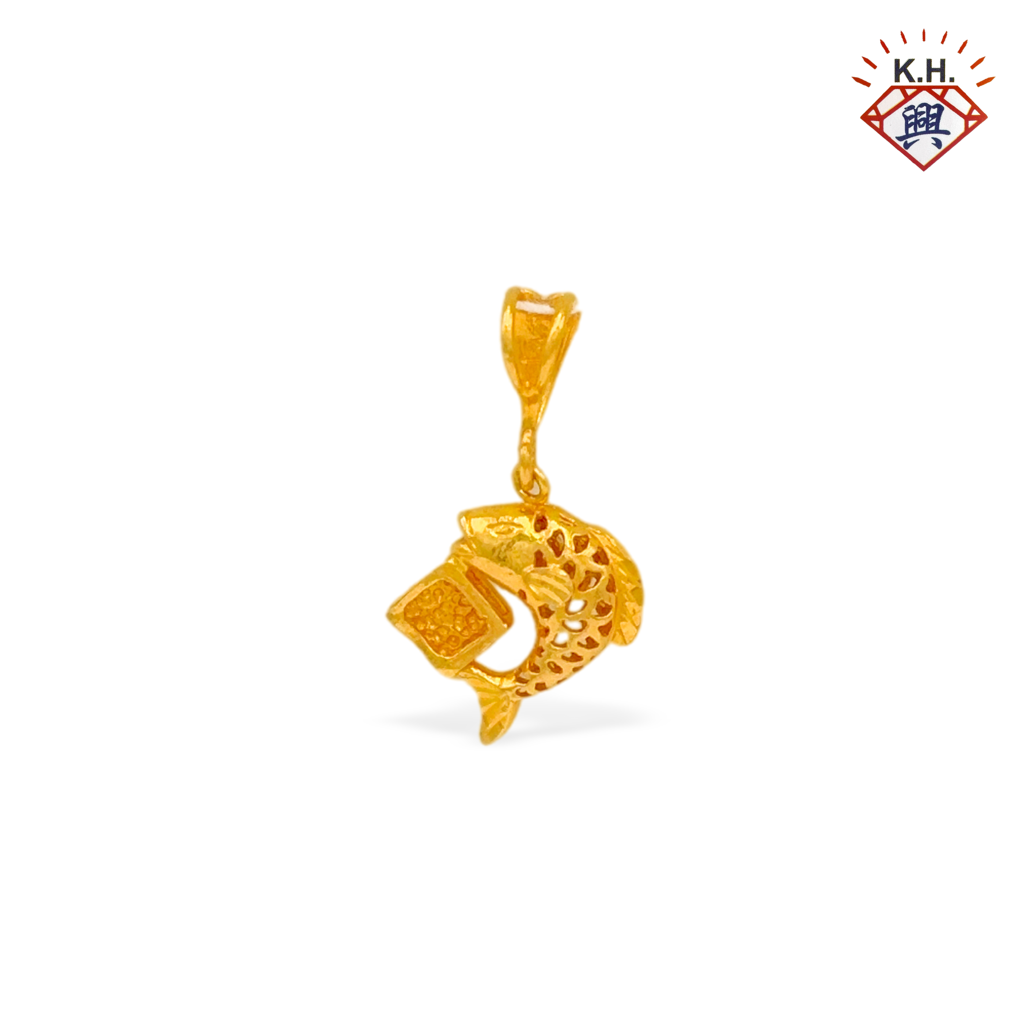 916 Gold Pendant – Prosperity Fish Holding “Man”(鱼叼满字)